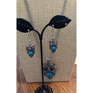 Owl Themed Pendant Necklace & Dangle Earrings Blue & Silver Toned Set